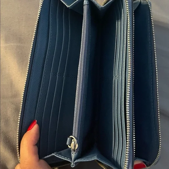 Blue Coach wristlet wallet. In new condition. - Picture 3 of 9